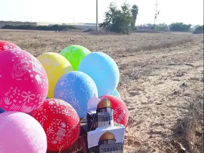 מטען חבלה מחובר לבלון אותר בתוך מושב במועצה אזורית אשכול 13 באוקטובר 2018 (מערכת וואלה! NEWS , ביטחון אשכול) מטען חבלה מחובר לבלון אותר בתוך מושב במועצה אזורית אשכול 13 באוקטובר 2018 (מערכת וואלה! NEWS , ביטחון אשכול)