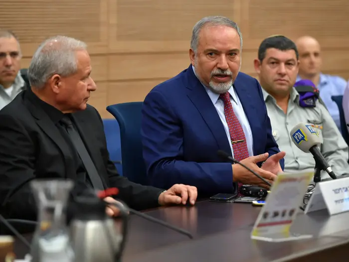 שר הביטחון, אביגדור ליברמן, בוועדת חוץ וביטחון (משרד הביטחון , אריאל חרמוני, משרד הביטחון) שר הביטחון, אביגדור ליברמן, בוועדת חוץ וביטחון (משרד הביטחון , אריאל חרמוני, משרד הביטחון)