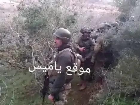 ויכוח בין חיילי צה"ל לחייל מלבנון על איפה תעבור גדר התלתלית, אזור הקו הכחול, 17 בדצמבר 2018 (אתר רשמי , תקשורת ערבית) ויכוח בין חיילי צה"ל לחייל מלבנון על איפה תעבור גדר התלתלית, אזור הקו הכחול, 17 בדצמבר 2018 (אתר רשמי , תקשורת ערבית)