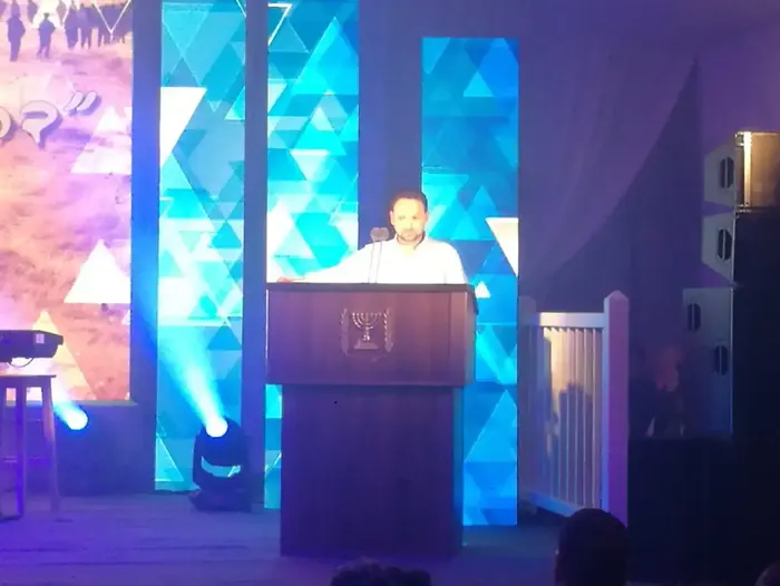 גיא איזנקוט בנו של הרמטכ"ל גדי איזנקוט בטקס הפרידה ממנו בקריה בתל אביב ב-13 בינואר 2018 (אתר רשמי , אמיר בוחבוט) גיא איזנקוט בנו של הרמטכ"ל גדי איזנקוט בטקס הפרידה ממנו בקריה בתל אביב ב-13 בינואר 2018 (אתר רשמי , אמיר בוחבוט)