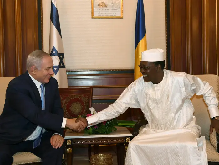 ראש הממשלה בנימין נתניהו ונשיא צ'אד אידריס דבי במהלך פגישתם לקראת חידוש היחסים 20 בינואר 2019 (רויטרס) ראש הממשלה בנימין נתניהו ונשיא צ'אד אידריס דבי במהלך פגישתם לקראת חידוש היחסים 20 בינואר 2019 (רויטרס)