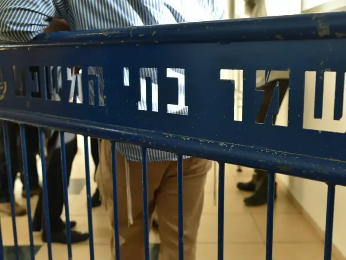 הארכת מעצר לקטין שרצח את עאישה א-ראבי, השלום, ראשל"צ, 23 בינואר 2018 (ניב אהרונסון) הארכת מעצר לקטין שרצח את עאישה א-ראבי, השלום, ראשל"צ, 23 בינואר 2018 (ניב אהרונסון)