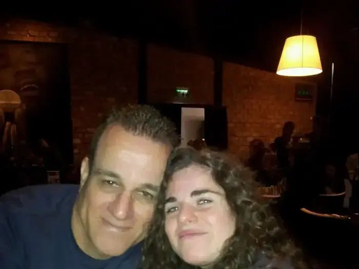 יורי גיא רון ובתו לי (אתר רשמי) יורי גיא רון ובתו לי (אתר רשמי)