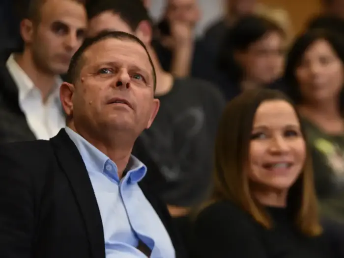 שלי יחימוביץ' ואיתן כבל בהשקת ספרו של אבי גבאי במרכז עינב ת"א, 4 בפברואר 2019 (ניב אהרונסון) שלי יחימוביץ' ואיתן כבל בהשקת ספרו של אבי גבאי במרכז עינב ת"א, 4 בפברואר 2019 (ניב אהרונסון)