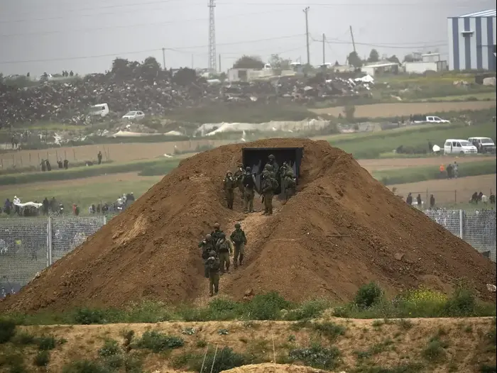 כוחות צה"ל ערוכים על גדר גבול רצועת עזה, פלסטינים בצעדות השיבה בגבול רצעות עזה, 30 מרץ 2019 (ראובן קסטרו) כוחות צה"ל ערוכים על גדר גבול רצועת עזה, פלסטינים בצעדות השיבה בגבול רצעות עזה, 30 מרץ 2019 (ראובן קסטרו)
