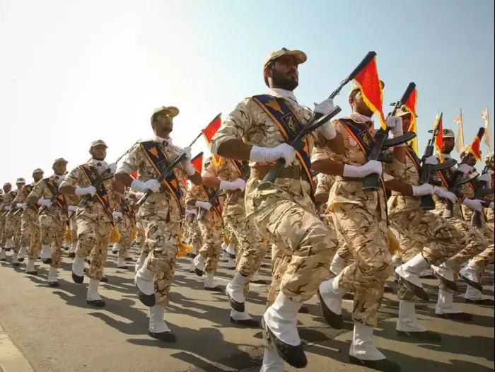 מצעד של משמרות המהפכה של איראן בטהראן, 22 בספטמבר 2011 (רויטרס) מצעד של משמרות המהפכה של איראן בטהראן, 22 בספטמבר 2011 (רויטרס)