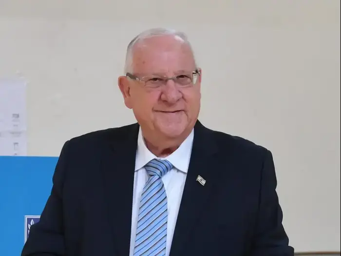 נשיא המדינה ראובן ריבלין מצביע בירושלים, 9 באפריל 2019 (לשכת העיתונות הממשלתית , מארק ניימן לע"מ) נשיא המדינה ראובן ריבלין מצביע בירושלים, 9 באפריל 2019 (לשכת העיתונות הממשלתית , מארק ניימן לע"מ)