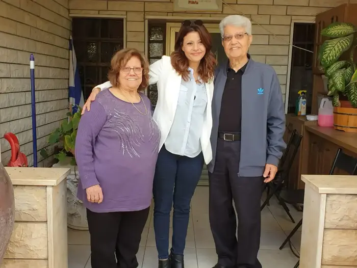 יו"ר גשר אורלי לוי עם הוריה בבית שאן, 9 באפריל 2019 (שלומי גבאי) יו"ר גשר אורלי לוי עם הוריה בבית שאן, 9 באפריל 2019 (שלומי גבאי)