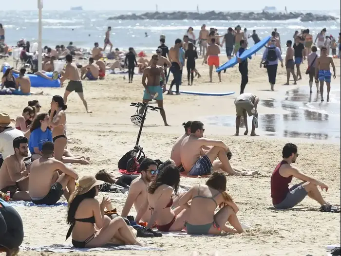 פתיחת עונת הרחצה בתל אביב - 12/4/19 (ראובן קסטרו) פתיחת עונת הרחצה בתל אביב - 12/4/19 (ראובן קסטרו)