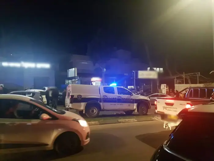 גבר בשנות ה-50 לחייו נורה מירי לעבר בית עסק בשפרעם ב-13 באפריל 2019 (דוברות משטרת ישראל) גבר בשנות ה-50 לחייו נורה מירי לעבר בית עסק בשפרעם ב-13 באפריל 2019 (דוברות משטרת ישראל)