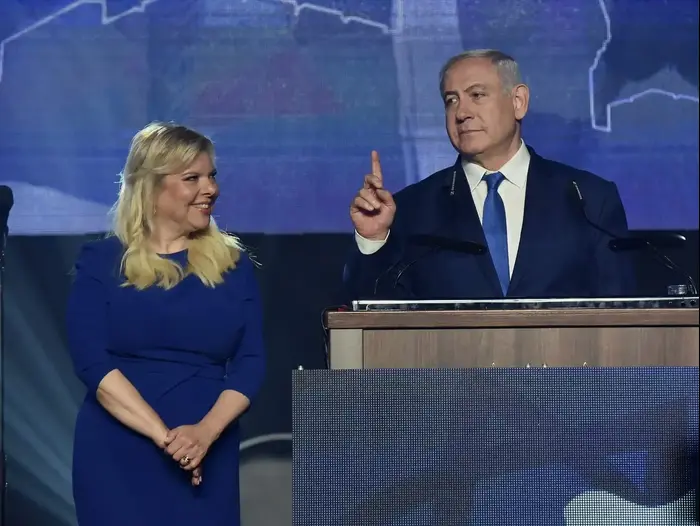 בנימין ושרה נתניהו בהרמת הכוסית של הליכוד לפסח בבנייני האומה, 16 באפריל 2019 (ראובן קסטרו) בנימין ושרה נתניהו בהרמת הכוסית של הליכוד לפסח בבנייני האומה, 16 באפריל 2019 (ראובן קסטרו)