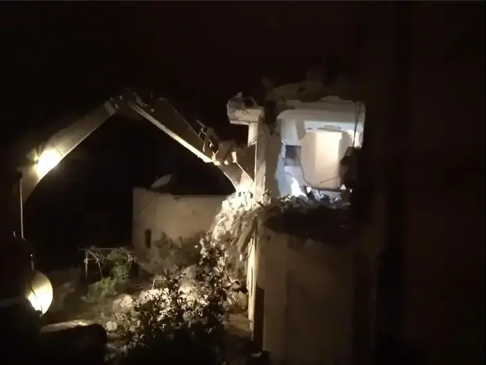 חיסול ביתו של המחבל צאלח ברגותי בכפר כובר, שביצע יחד עם אחיו את פיגוע הירי סמוך ליישוב עפרה (דובר צה"ל) חיסול ביתו של המחבל צאלח ברגותי בכפר כובר, שביצע יחד עם אחיו את פיגוע הירי סמוך ליישוב עפרה (דובר צה"ל)