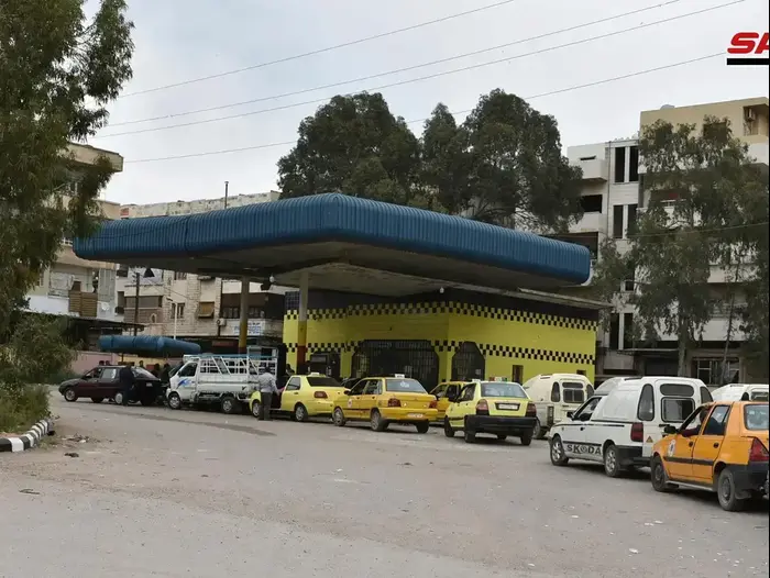 תור דלק במחוז דרעא, סוריה, 15 באפריל 2019 (AP) תור דלק במחוז דרעא, סוריה, 15 באפריל 2019 (AP)
