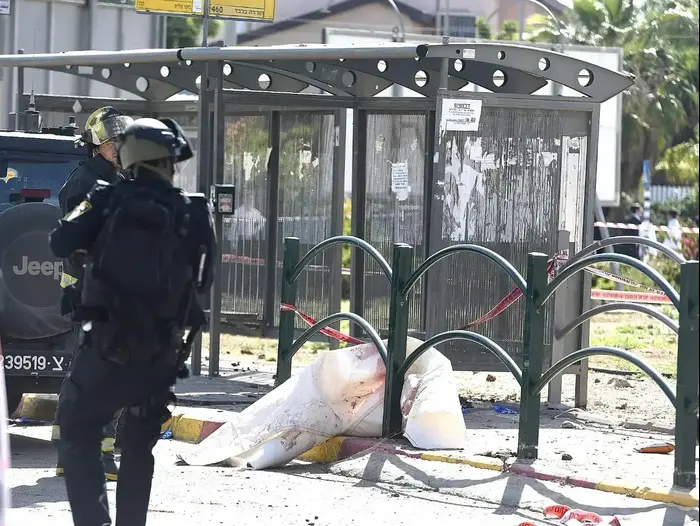 זירת פגיעת הרקטה בקריית גת 4 במאי 2019 (ראובן קסטרו) זירת פגיעת הרקטה בקריית גת 4 במאי 2019 (ראובן קסטרו)