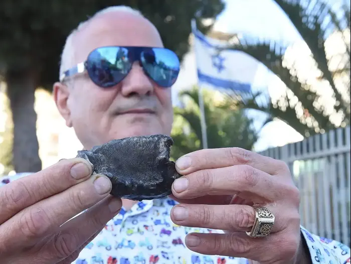 זירת פגיעת הרקטה באשקלון 4 במאי 2019 (ראובן קסטרו) זירת פגיעת הרקטה באשקלון 4 במאי 2019 (ראובן קסטרו)
