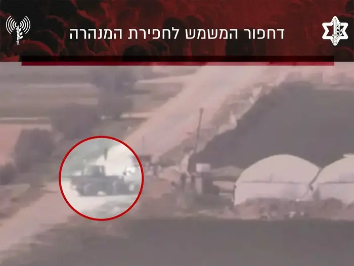 תיעוד מאתרי החפירה של מנהרת הטרור של ארגון הטרור גא"פ שהושמדה על ידי תקיפת חיל האוויר (דובר צה"ל) תיעוד מאתרי החפירה של מנהרת הטרור של ארגון הטרור גא"פ שהושמדה על ידי תקיפת חיל האוויר (דובר צה"ל)