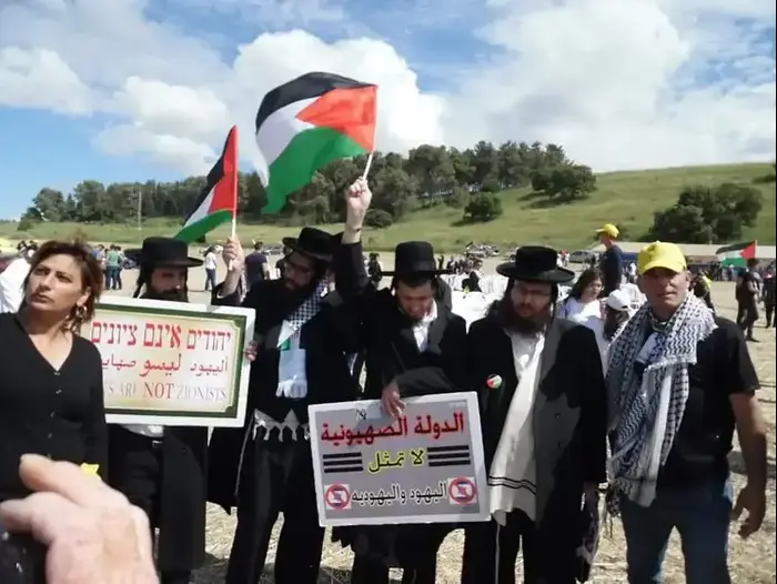 נטורי קרתא במצעד "שיבה" לרגל הנכבה, 9 מאי 2019 (עיבוד תמונה , נטורי קרתא) נטורי קרתא במצעד "שיבה" לרגל הנכבה, 9 מאי 2019 (עיבוד תמונה , נטורי קרתא)