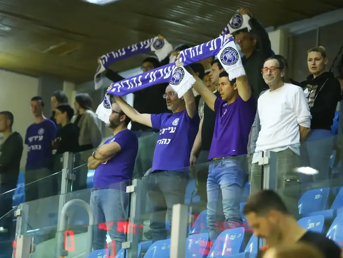 אוהדי עירוני נהריה (לירון מולדובן ) אוהדי עירוני נהריה (לירון מולדובן )