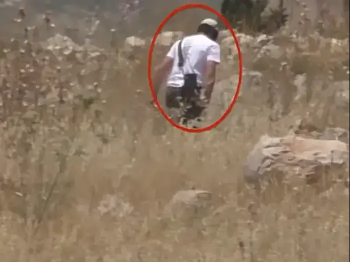 מתנחלים מציתים שדות של פלסטינים בבורין (אתר רשמי) מתנחלים מציתים שדות של פלסטינים בבורין (אתר רשמי)