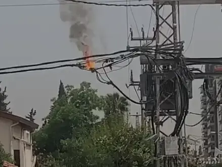 כבל חשמל עולה באש בעקבות החום הכבד, יהוד 23 במאי 2019 (אתר רשמי , "קבוצת מקור חדשות אמין") כבל חשמל עולה באש בעקבות החום הכבד, יהוד 23 במאי 2019 (אתר רשמי , "קבוצת מקור חדשות אמין")