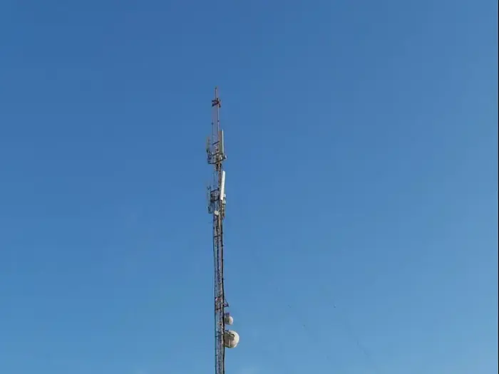 האנטנה בהר יהל שבנגב, עליה נתקעה החתולה שחולצה. 09 ביוני 2019 (דוברות משטרת ישראל) האנטנה בהר יהל שבנגב, עליה נתקעה החתולה שחולצה. 09 ביוני 2019 (דוברות משטרת ישראל)