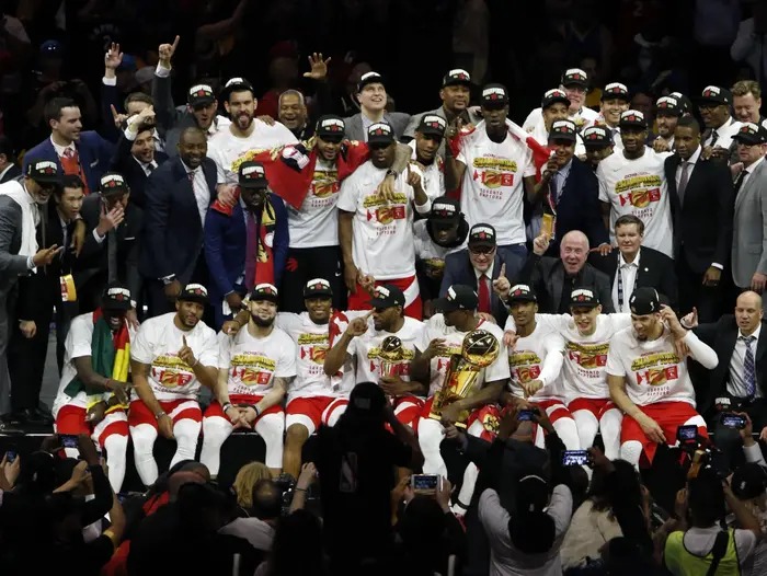 שחקני טורונטו חוגגים זכייה באליפות ה-NBA (GettyImages) שחקני טורונטו חוגגים זכייה באליפות ה-NBA (GettyImages)