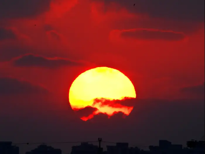 שקיעה בשמי גוש דן 21 ביוני 2019 (ראובן קסטרו) שקיעה בשמי גוש דן 21 ביוני 2019 (ראובן קסטרו)