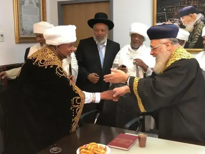 הרבנים הראשיים בפגישה עם נציגי העדה האתיופית (ללא שם) הרבנים הראשיים בפגישה עם נציגי העדה האתיופית (ללא שם)