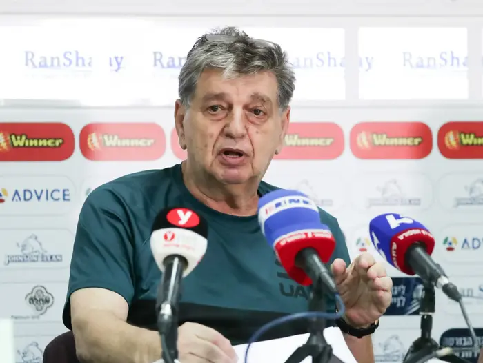 בעלי הפועל כפר סבא יצחק שום (דני מרון) בעלי הפועל כפר סבא יצחק שום (דני מרון)