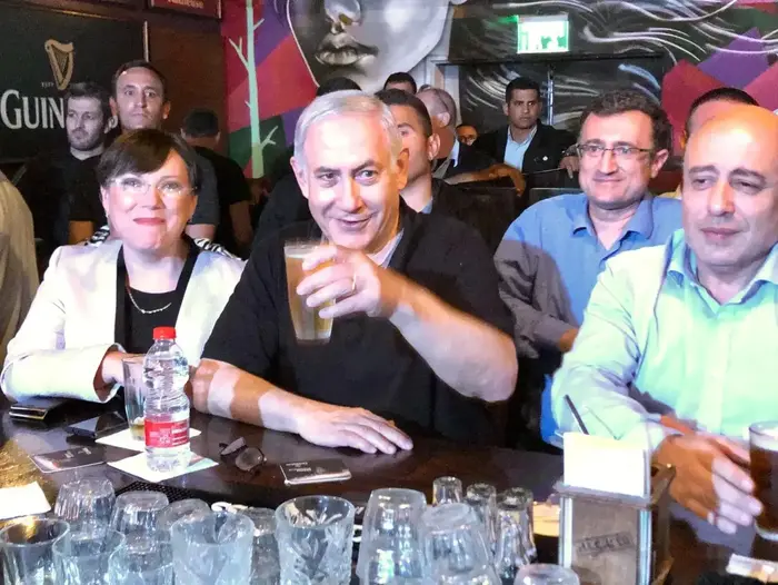 בנימין נתניהו טלי פלוסקוב רוברט אילטוב (ללא שם) בנימין נתניהו טלי פלוסקוב רוברט אילטוב (ללא שם)
