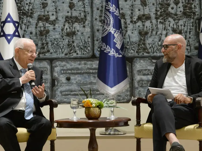 נשיא המדינה ראובן ריבלין עם צביקה הדר (יח"צ , מארק ניימן) נשיא המדינה ראובן ריבלין עם צביקה הדר (יח"צ , מארק ניימן)
