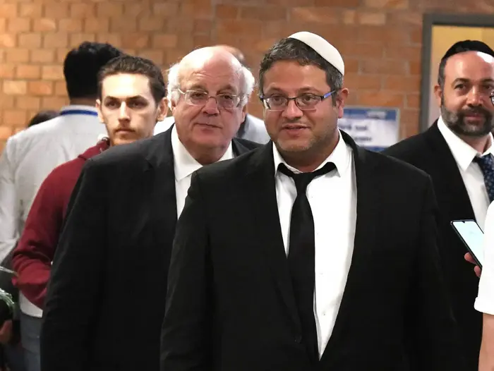 יו"ר ועדת הבחירות, השופט חנן מלצר ועו"ד, איתמר בן גביר במהלך עתירה נגד מפלגת עוצמה יהודית בכנסת, ירושלים 14 באוגוסט 2019 (ראובן קסטרו) יו"ר ועדת הבחירות, השופט חנן מלצר ועו"ד, איתמר בן גביר במהלך עתירה נגד מפלגת עוצמה יהודית בכנסת, ירושלים 14 באוגוסט 2019 (ראובן קסטרו)