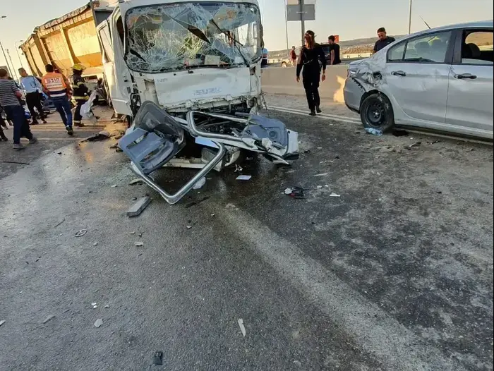 תאונת דרכים בצומת שוקת 19 באוגוסט 2019 (אתר רשמי , צילום: תיעוד מבצעי מד“א) תאונת דרכים בצומת שוקת 19 באוגוסט 2019 (אתר רשמי , צילום: תיעוד מבצעי מד“א)