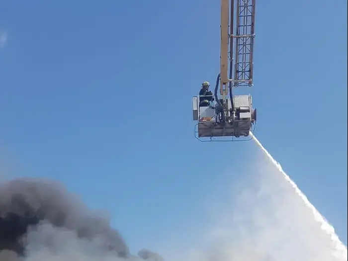 שריפת ענק באחד המפעלים בחוף שמן, 05.09.19 (אתר רשמי , כבאות והצלה) שריפת ענק באחד המפעלים בחוף שמן, 05.09.19 (אתר רשמי , כבאות והצלה)