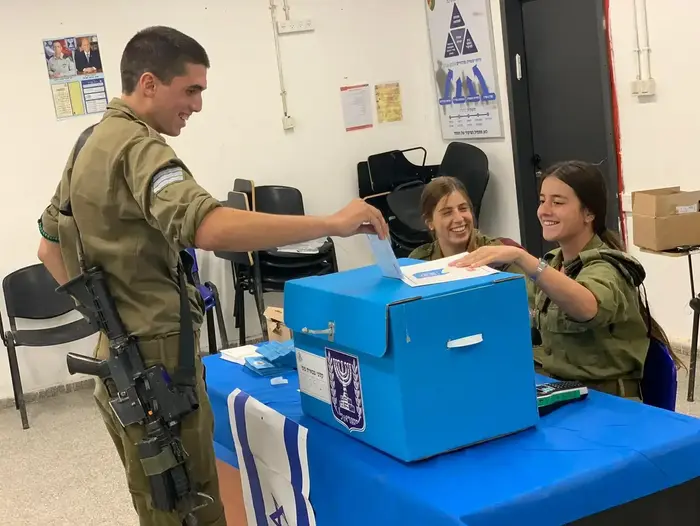 הצבעת חיילי צה"ל, בחירות לכנסת ה-22, 16.09.19 (דובר צה"ל) הצבעת חיילי צה"ל, בחירות לכנסת ה-22, 16.09.19 (דובר צה"ל)