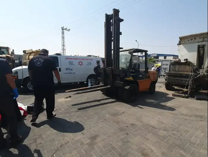 נער בן 16 נהרג מפגיעת מלגזה באזור תעשייה ברהט, 20 בספטמבר 2019 (אתר רשמי , דוברות מד"א) נער בן 16 נהרג מפגיעת מלגזה באזור תעשייה ברהט, 20 בספטמבר 2019 (אתר רשמי , דוברות מד"א)