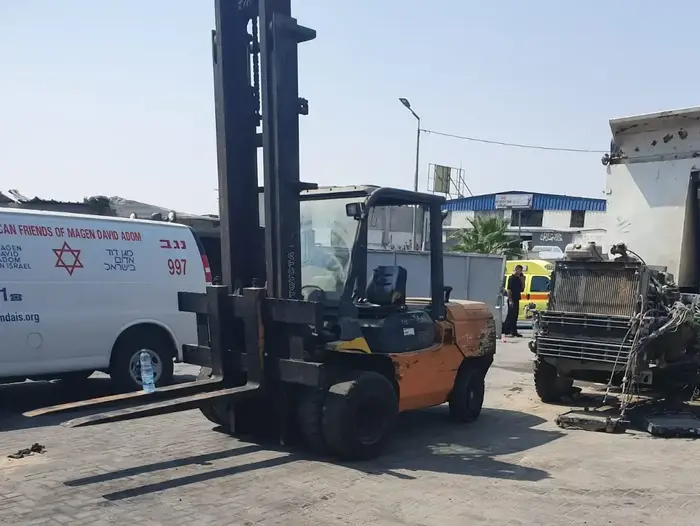 נער בן 16 נהרג מפגיעת מלגזה באזור תעשייה ברהט, 20 בספטמבר 2019 (אתר רשמי , דוברות מד"א) נער בן 16 נהרג מפגיעת מלגזה באזור תעשייה ברהט, 20 בספטמבר 2019 (אתר רשמי , דוברות מד"א)