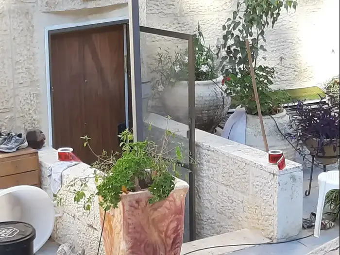 בית המשפחה במוצא שבו נדקרה למוות מיכל סלה על ידי בן זוגה, 4.10.2019 (אתר רשמי , רוני כנפו) בית המשפחה במוצא שבו נדקרה למוות מיכל סלה על ידי בן זוגה, 4.10.2019 (אתר רשמי , רוני כנפו)