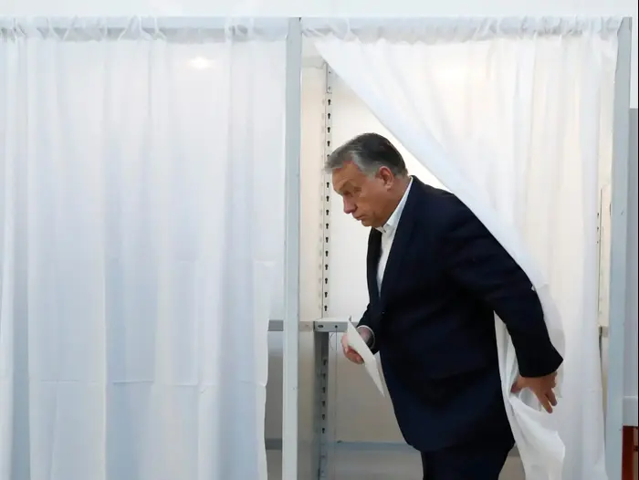 ראש ממשלת הונגריה ויקטור אורבן מצביע בבחירות המקומיות, 13 באוקטובר 2019 (רויטרס) ראש ממשלת הונגריה ויקטור אורבן מצביע בבחירות המקומיות, 13 באוקטובר 2019 (רויטרס)