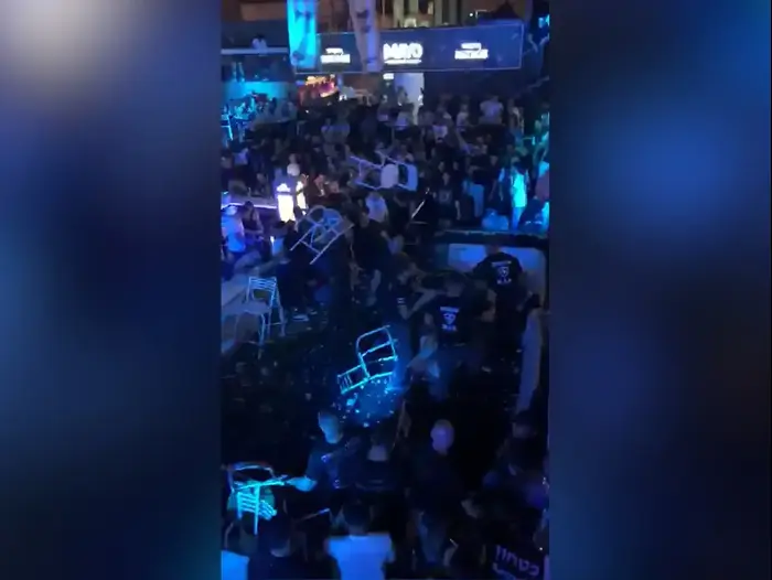 קטטה המונית במועדון המאיו בקריות, 21 באוקטובר 2019 (צילום מסך) קטטה המונית במועדון המאיו בקריות, 21 באוקטובר 2019 (צילום מסך)