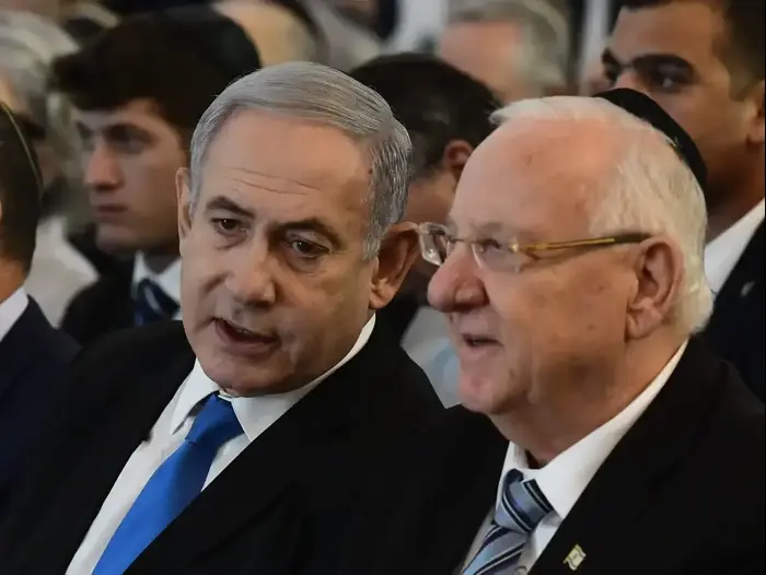 נשיא המדינה ראובן רובי ריבלין וראש הממשלה בנימין נתניהו בטקס אשכבת נשיא בית המשפט העליון לשעבר מאיר שמגר שמוצב בניין בית המשפט העליון בירושלים. 22 באוקטובר 2019 (ראובן קסטרו) נשיא המדינה ראובן רובי ריבלין וראש הממשלה בנימין נתניהו בטקס אשכבת נשיא בית המשפט העליון לשעבר מאיר שמגר שמוצב בניין בית המשפט העליון בירושלים. 22 באוקטובר 2019 (ראובן קסטרו)