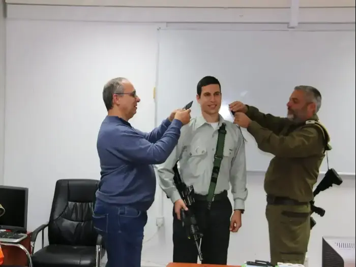 רן ארזי בקבלת דרגת סרן, 28 באוקטובר 2019 (אתר רשמי , באדיבות המשפחה) רן ארזי בקבלת דרגת סרן, 28 באוקטובר 2019 (אתר רשמי , באדיבות המשפחה)