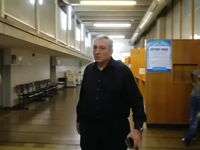 ניר חפץ בדיון בעיניינו בבית המשפט המחוזי בתל אביב - ה-10 לנובמבר 2019 (אתר רשמי) ניר חפץ בדיון בעיניינו בבית המשפט המחוזי בתל אביב - ה-10 לנובמבר 2019 (אתר רשמי)