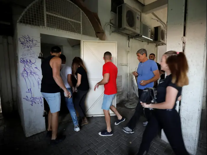 אנשים רצים למקלט באשקלון, 13 בנובמבר 2019 (רויטרס) אנשים רצים למקלט באשקלון, 13 בנובמבר 2019 (רויטרס)
