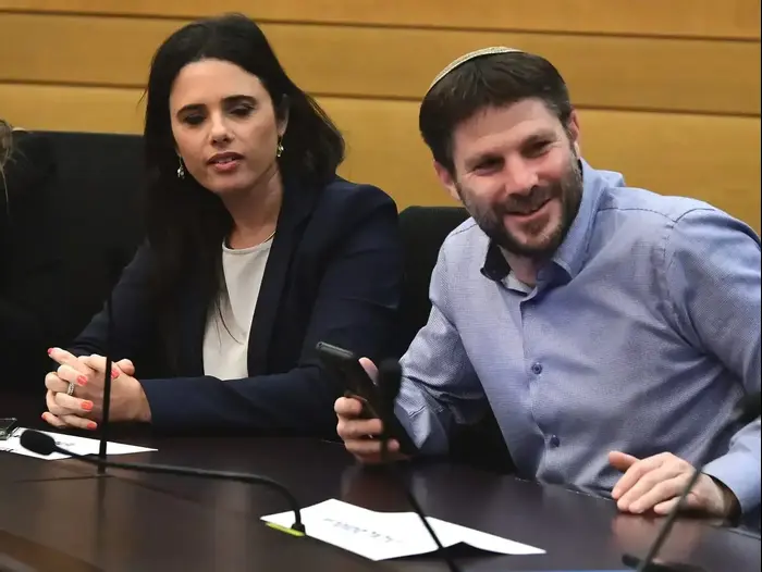 בצלאל סמוטריץ' ואיילת שקד בישיבת הבלוק, כנסת, 18 בנובמבר 2019 (ראובן קסטרו) בצלאל סמוטריץ' ואיילת שקד בישיבת הבלוק, כנסת, 18 בנובמבר 2019 (ראובן קסטרו)