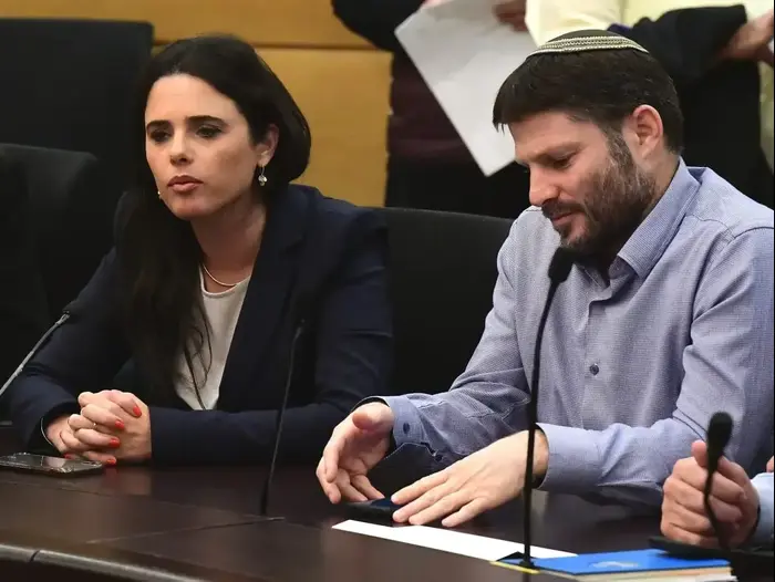בצלאל סמוטריץ' ואיילת שקד בישיבת הבלוק, כנסת, 18 בנובמבר 2019 (ראובן קסטרו) בצלאל סמוטריץ' ואיילת שקד בישיבת הבלוק, כנסת, 18 בנובמבר 2019 (ראובן קסטרו)