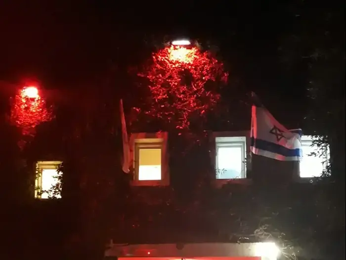 לציון היום הבינלאומי למניעת אלימות כנגד נשים, בניין עיריית גבעתיים הואר בצבע אדום, 24 בנובמבר 2019 (ללא שם) לציון היום הבינלאומי למניעת אלימות כנגד נשים, בניין עיריית גבעתיים הואר בצבע אדום, 24 בנובמבר 2019 (ללא שם)