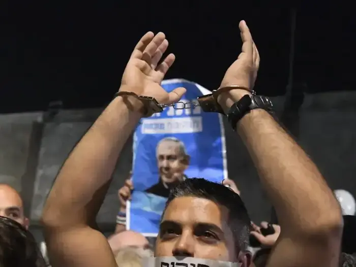 הפגנת תמיכה בראש הממשלה בנימין נתניהו, רחבת מוזיאון תל אביב, 26 בנובמבר 2019 (ראובן קסטרו) הפגנת תמיכה בראש הממשלה בנימין נתניהו, רחבת מוזיאון תל אביב, 26 בנובמבר 2019 (ראובן קסטרו)