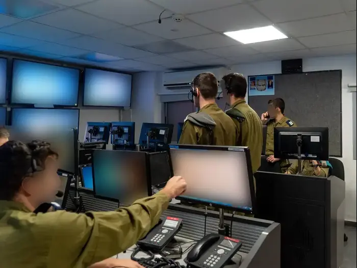 חמ"ל מרכז האש של פיקוד דרום (דובר צה"ל) חמ"ל מרכז האש של פיקוד דרום (דובר צה"ל)