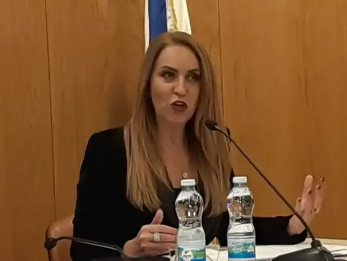 אורלי עדס, מנכ"לית ועדת הבחירות בהדרכה לקראת בחירות לכנסת ה-23, 5 בדצמבר 2019 (רוני כנפו) אורלי עדס, מנכ"לית ועדת הבחירות בהדרכה לקראת בחירות לכנסת ה-23, 5 בדצמבר 2019 (רוני כנפו)